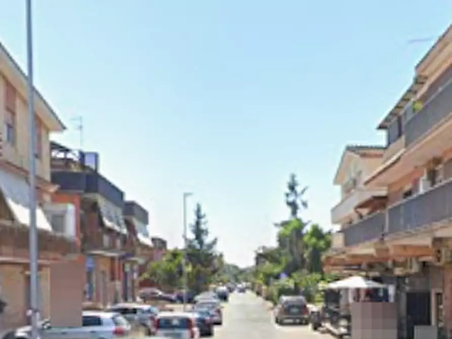 Immagine 5 di Stabile in vendita  in Via Carlo Casini a Roma
