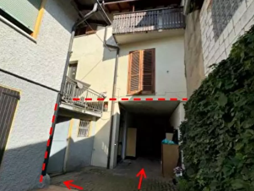 Immagine 1 di Porzione di casa in vendita  in Via Vittorio Emanuele a Introbio