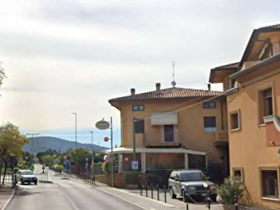 Immagine 12 di Negozio in vendita  in Via Tavoleto a San Clemente