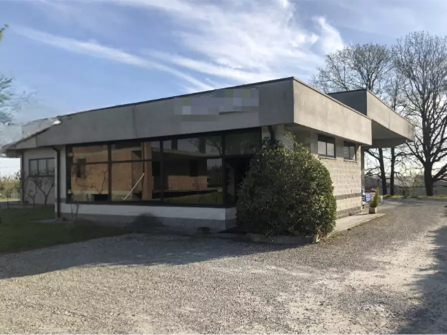 Immagine 1 di Magazzino in vendita  in Via Collecchio a Sala Baganza