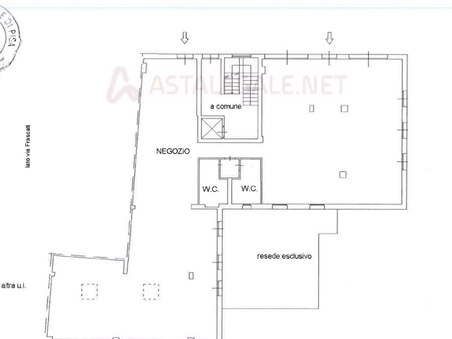 Immagine 14 di Negozio in vendita  in Via del Melograno a Prato