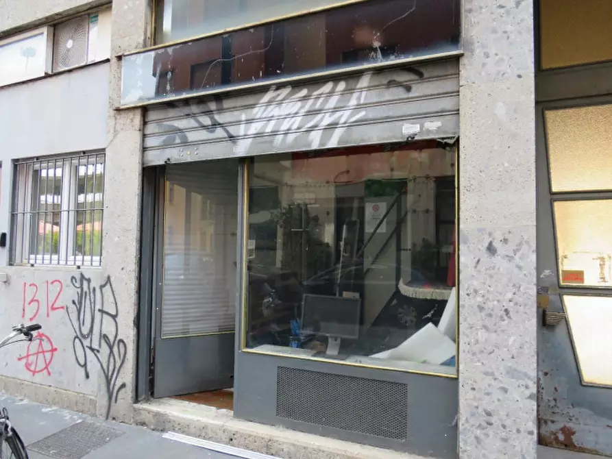 Immagine 3 di Negozio in vendita  in Via Cristoforo Gluck a Milano