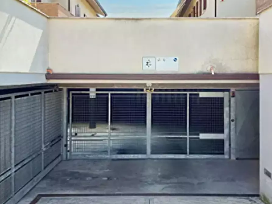 Immagine 1 di Garage in vendita  in Via Della Cartiera a Forli'