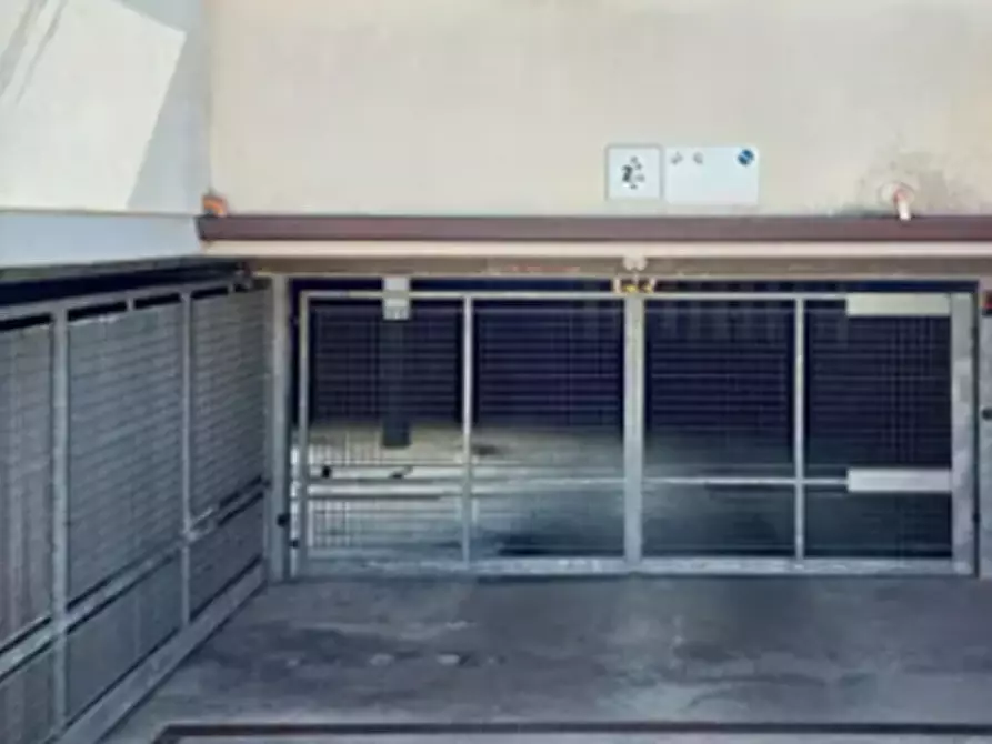 Immagine 1 di Garage in vendita  in Via della Cartiera a Forli'