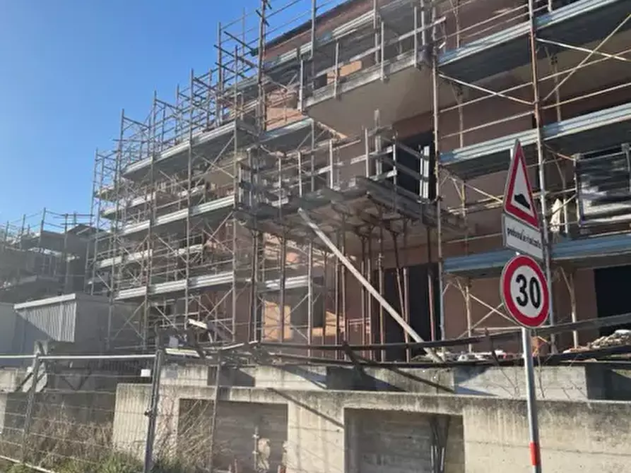 Immagine 1 di Stabile in vendita  in Via Pietro Paolo Rubens a Fermo