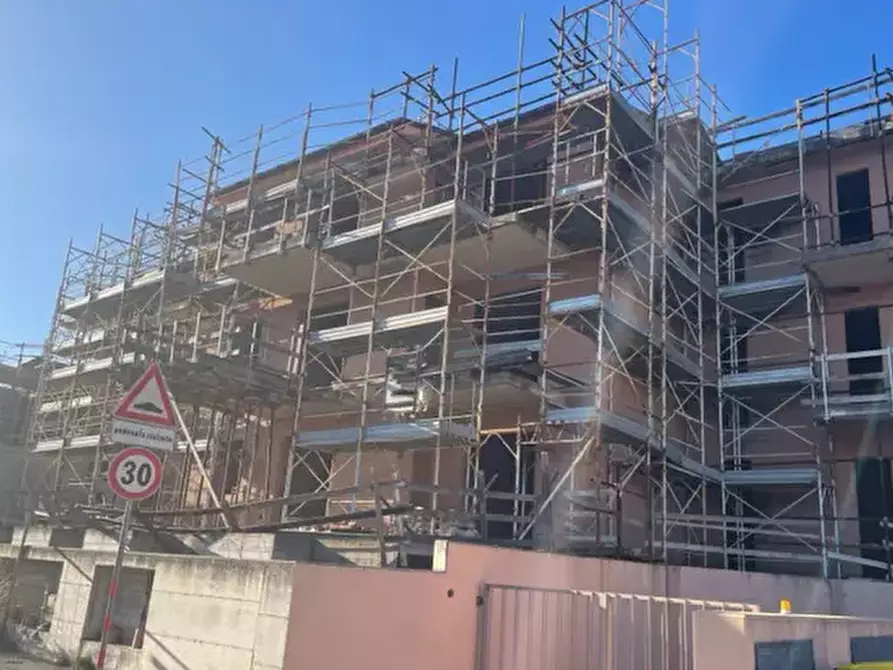 Immagine 2 di Stabile in vendita  in Via Pietro Paolo Rubens a Fermo