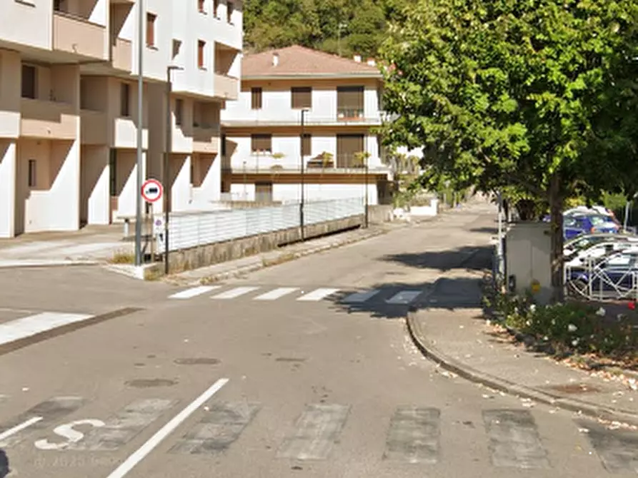 Immagine 9 di Negozio in vendita  in Piazzale Mariano Rumor a Chiampo