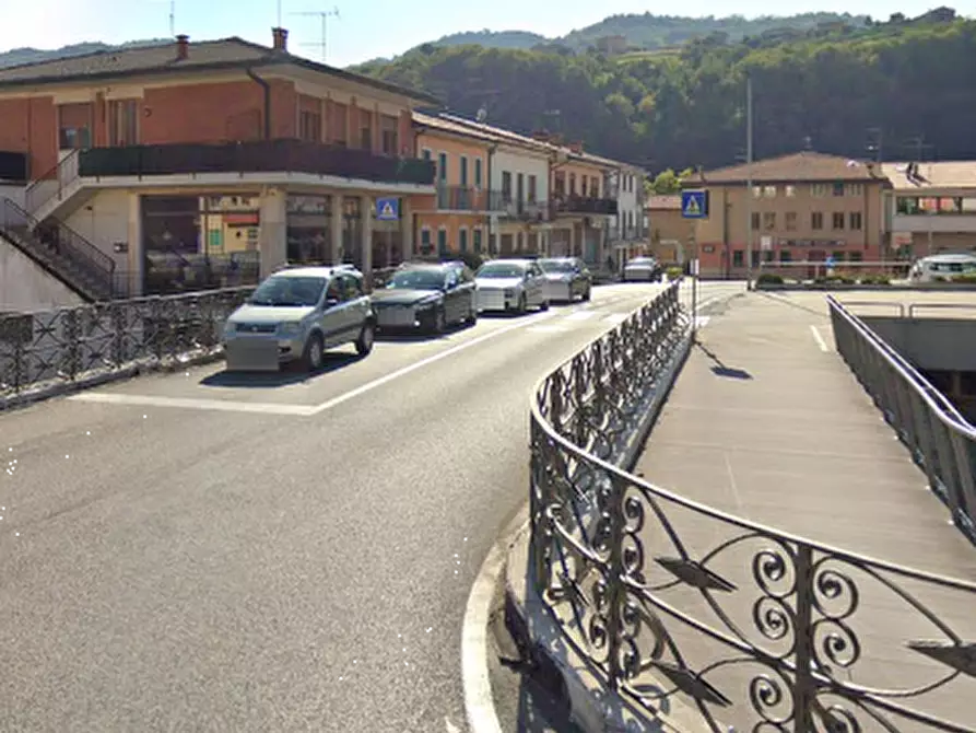 Immagine 10 di Negozio in vendita  in Piazzale Mariano Rumor a Chiampo