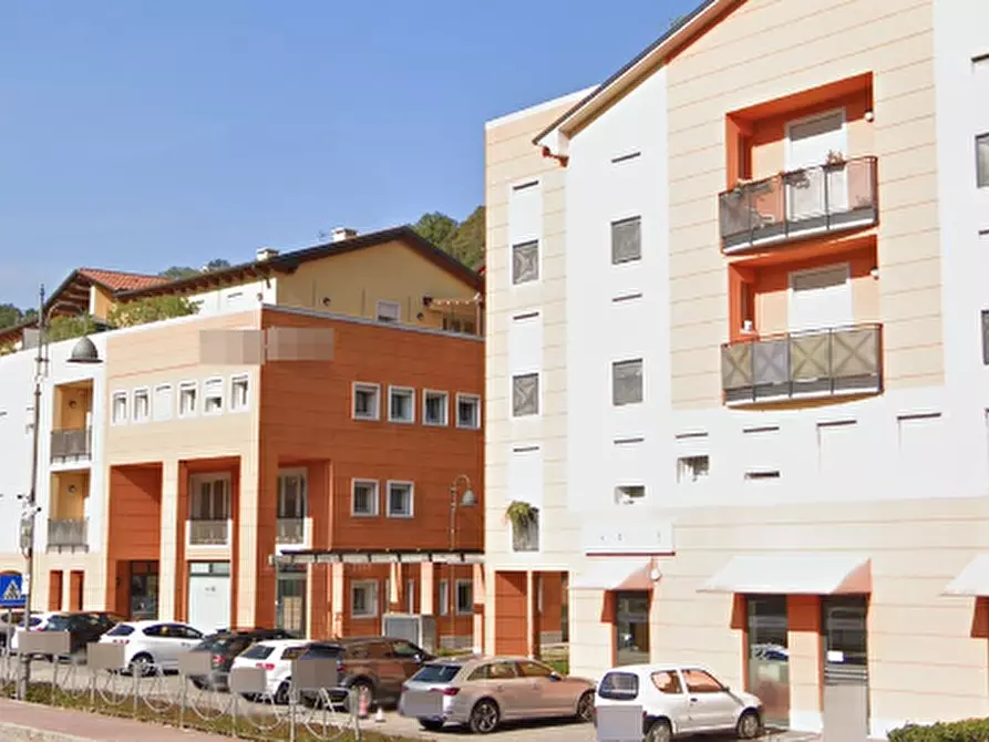 Immagine 6 di Negozio in vendita  in Piazzale Mariano Rumor a Chiampo