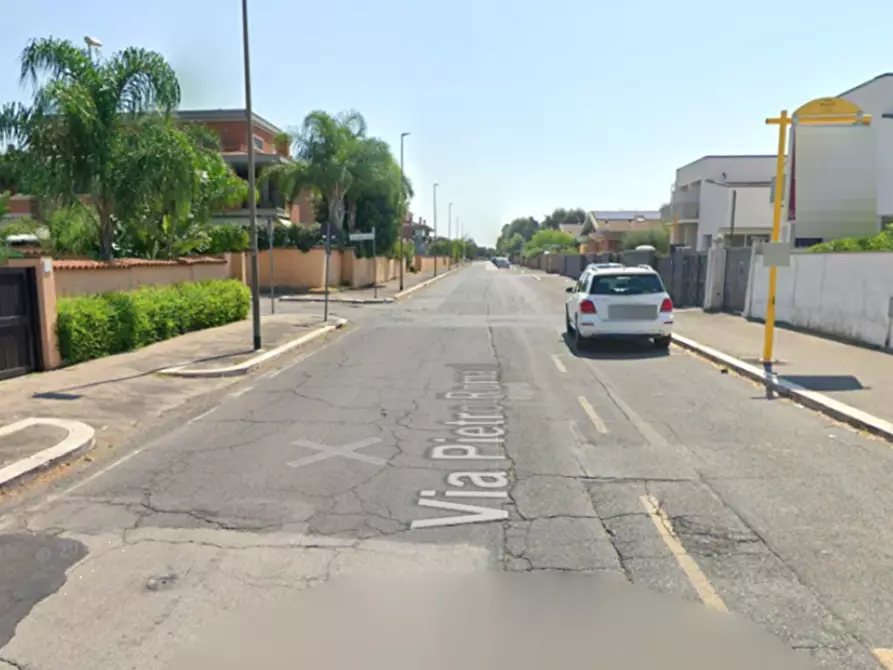 Immagine 1 di Garage in vendita  in Via Pietro Romani a Roma