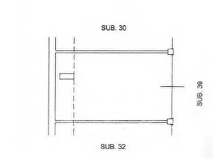 Immagine 12 di Garage in vendita  in Via Pietro Romani a Roma