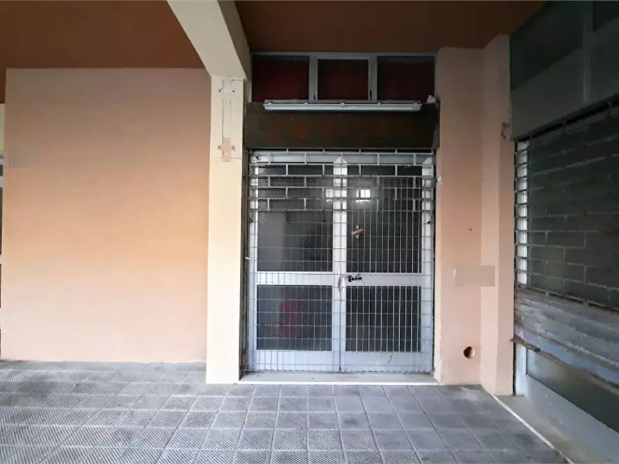 Immagine 5 di Negozio in vendita  in Via Faleria  a Porto Sant'elpidio