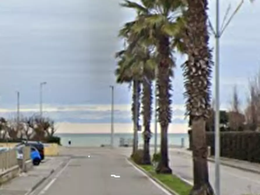 Immagine 11 di Negozio in vendita  in Via Faleria  a Porto Sant'elpidio