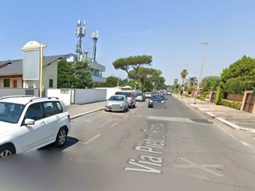 Immagine 8 di Garage in vendita  in Via Pietro Romani a Roma