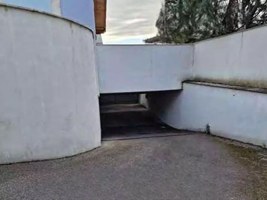 Immagine 3 di Garage in vendita  in Via Pietro Romani a Roma