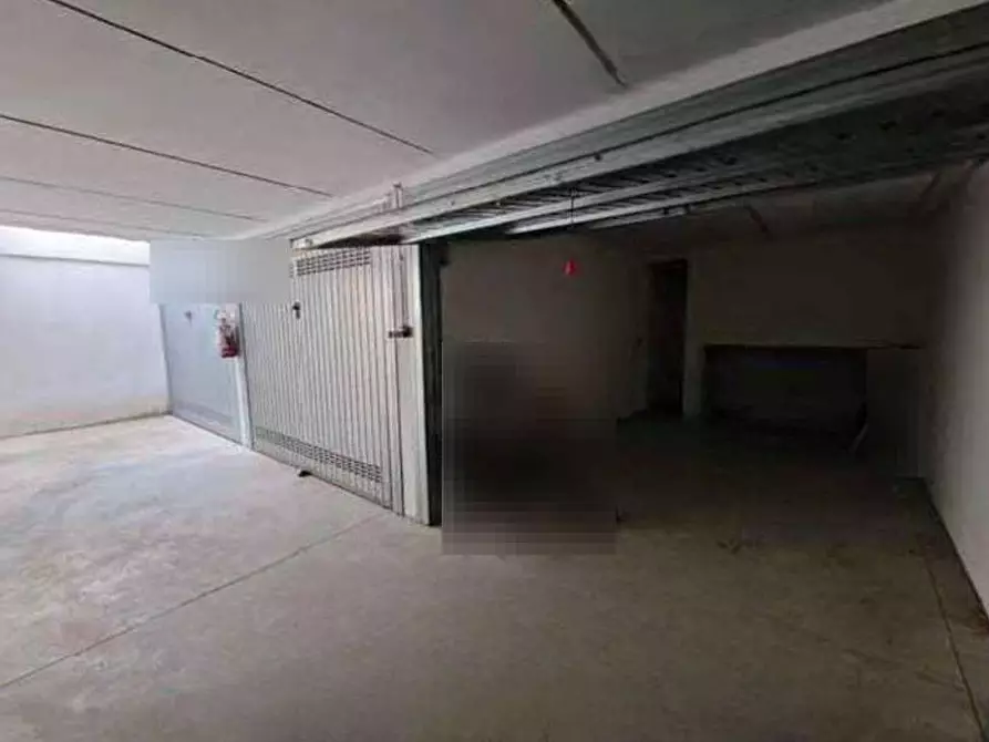 Immagine 2 di Garage in vendita  in Via Pietro Romani a Roma