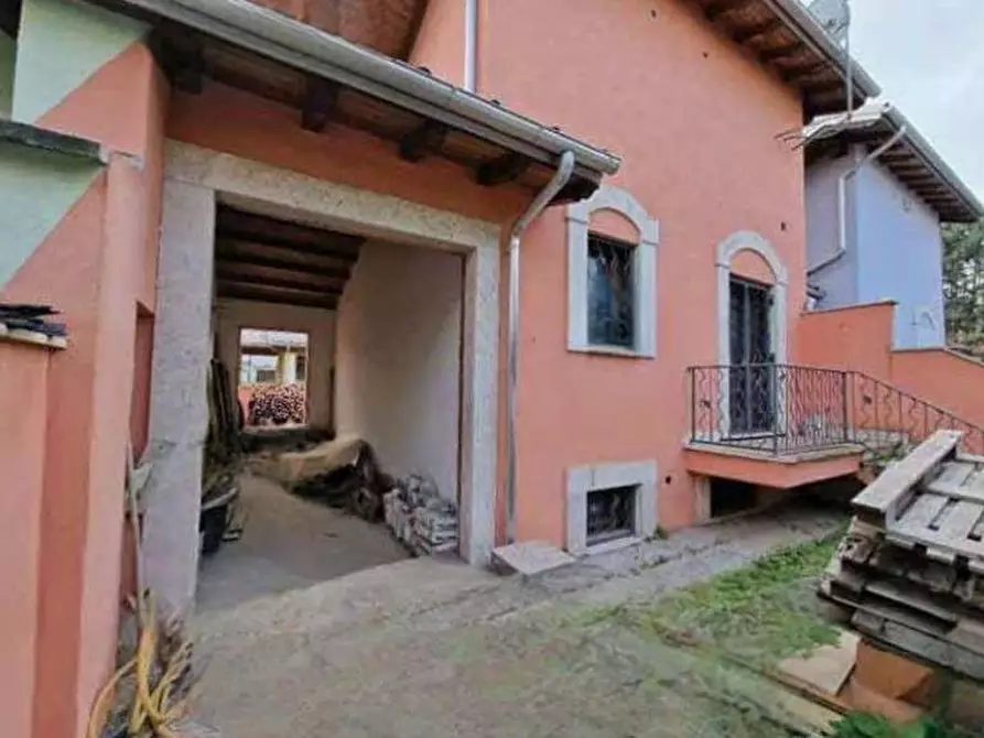 Immagine 1 di Villa in vendita  in Via Pietro Romani a Roma