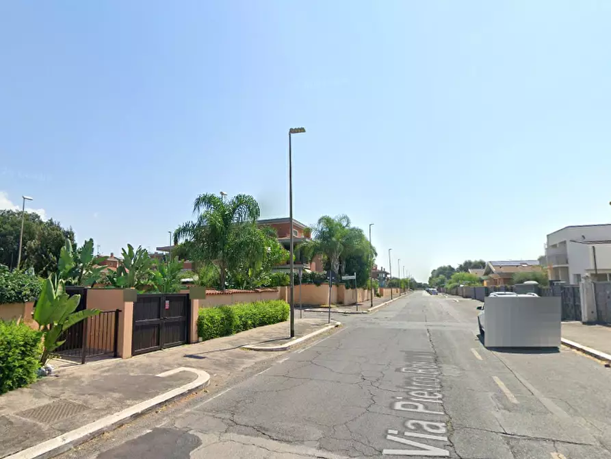 Immagine 10 di Garage in vendita  in Via Pietro Romani a Roma