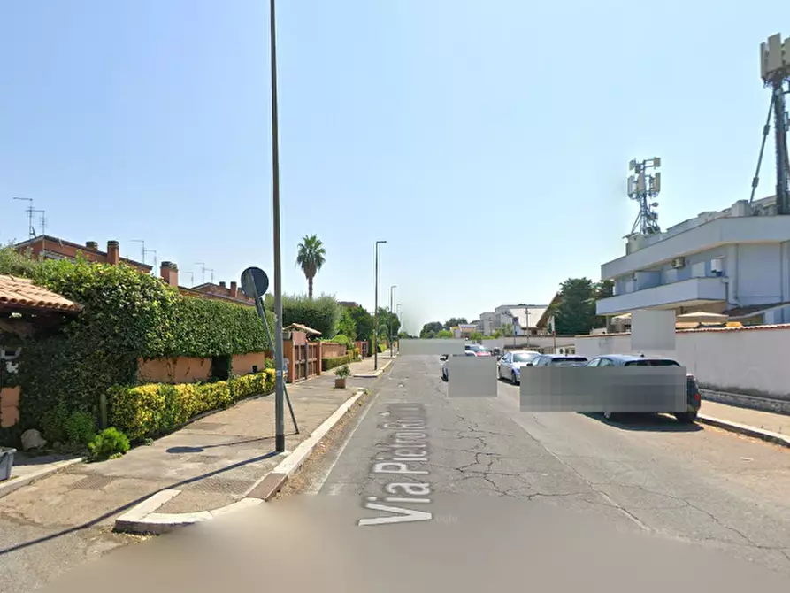 Immagine 11 di Garage in vendita  in Via Pietro Romani a Roma