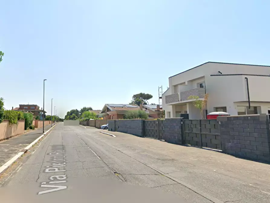 Immagine 14 di Garage in vendita  in Via Pietro Romani a Roma