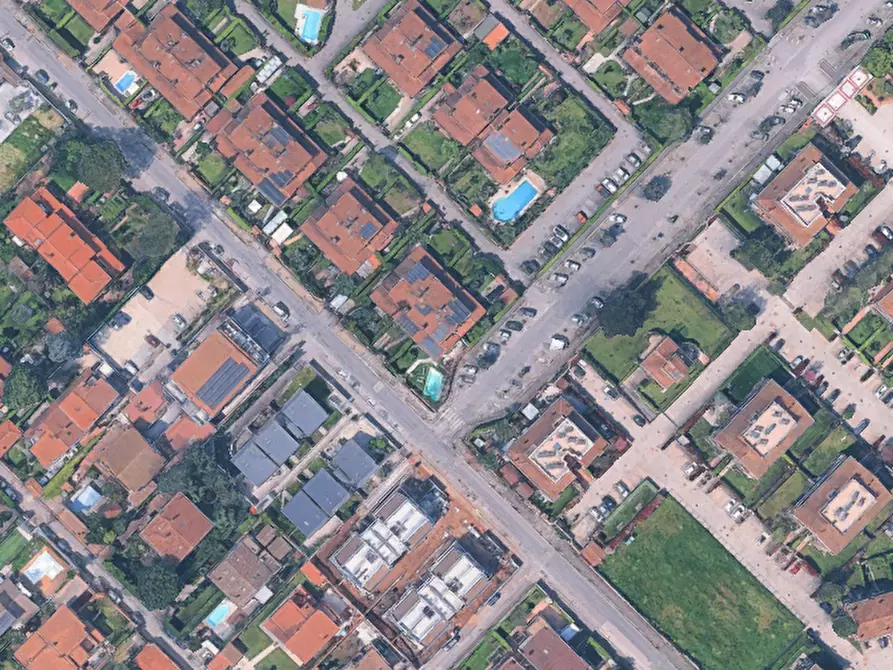 Immagine 16 di Garage in vendita  in Via Pietro Romani a Roma