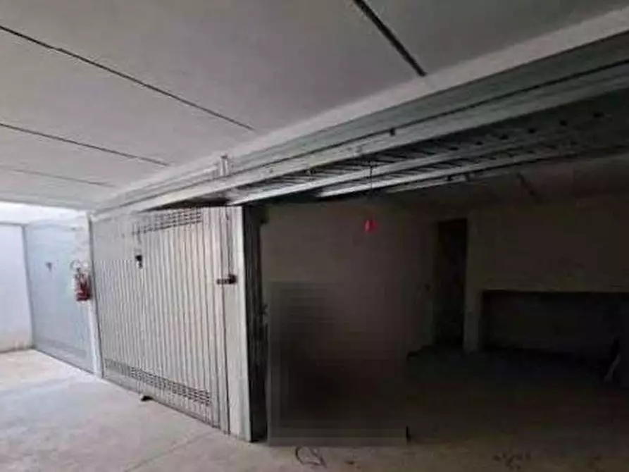 Immagine 1 di Garage in vendita  in Via Pietro Romani a Roma