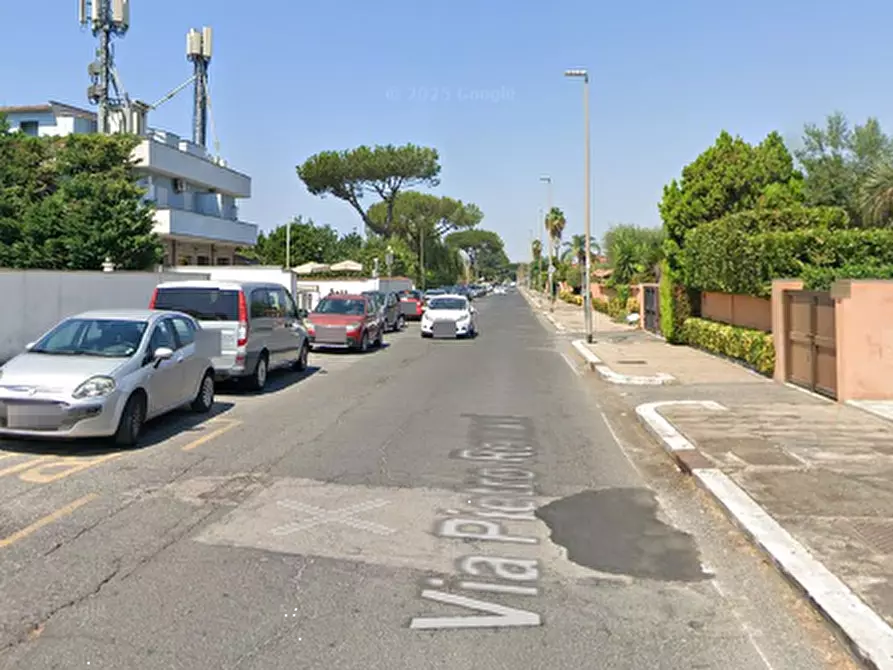 Immagine 4 di Garage in vendita  in Via Pietro Romani a Roma