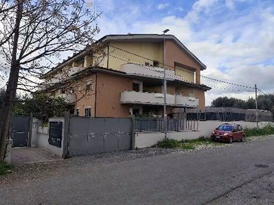 Immagine 1 di Appartamento in vendita  in Via Riola Sardo a Roma