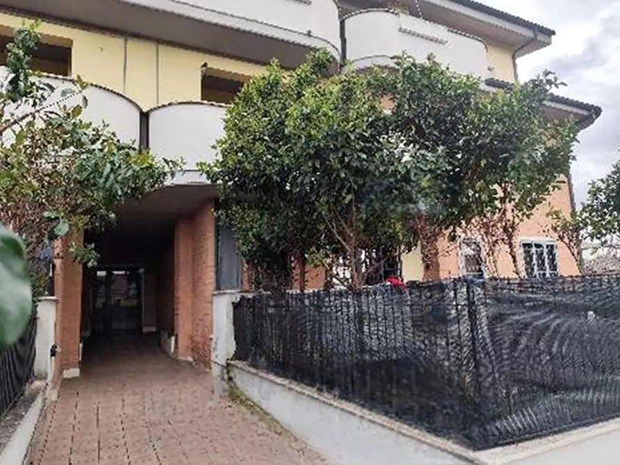 Immagine 4 di Appartamento in vendita  in Via Riola Sardo a Roma