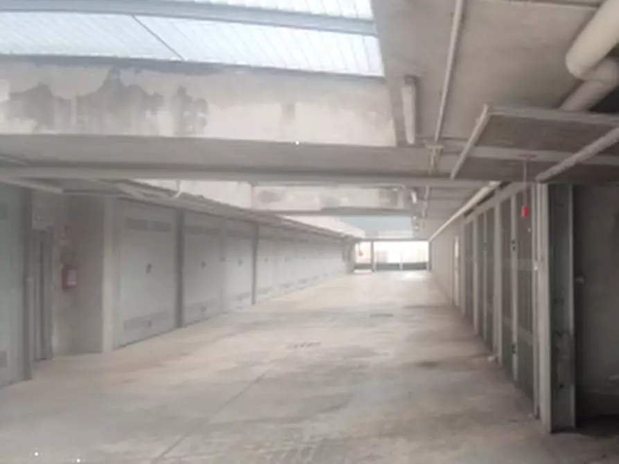 Immagine 2 di Garage in vendita  in Via Piero Gobetti a Garbagnate Milanese