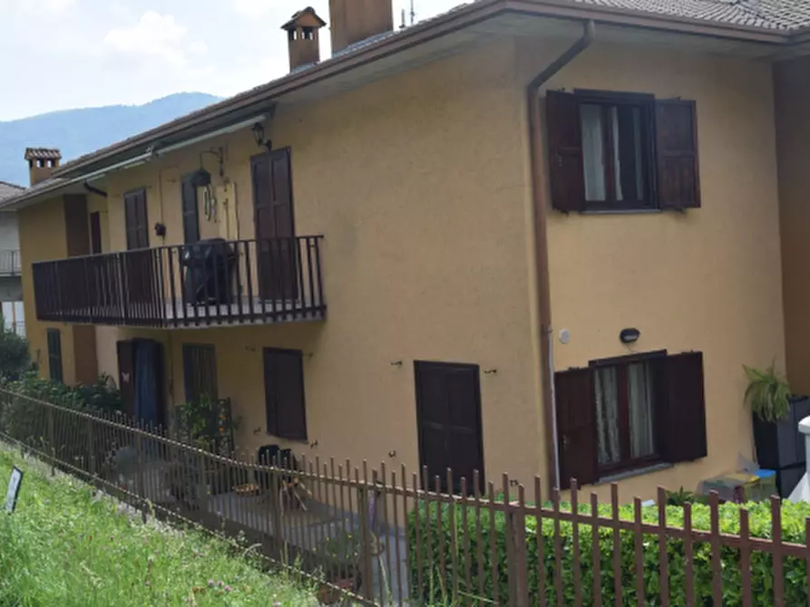 Immagine 1 di Appartamento in vendita  in Via G. Zelioli a Sant'omobono Imagna