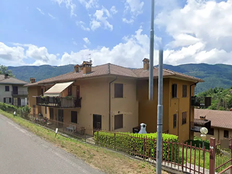 Immagine 3 di Appartamento in vendita  in Via G. Zelioli a Sant'omobono Imagna