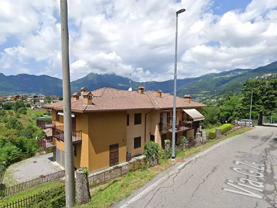 Immagine 7 di Appartamento in vendita  in Via G. Zelioli a Sant'omobono Imagna