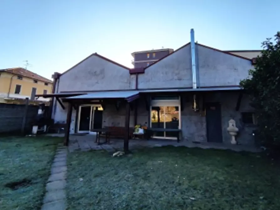 Immagine 1 di Magazzino in vendita  in Via Dante Alighieri a Desio