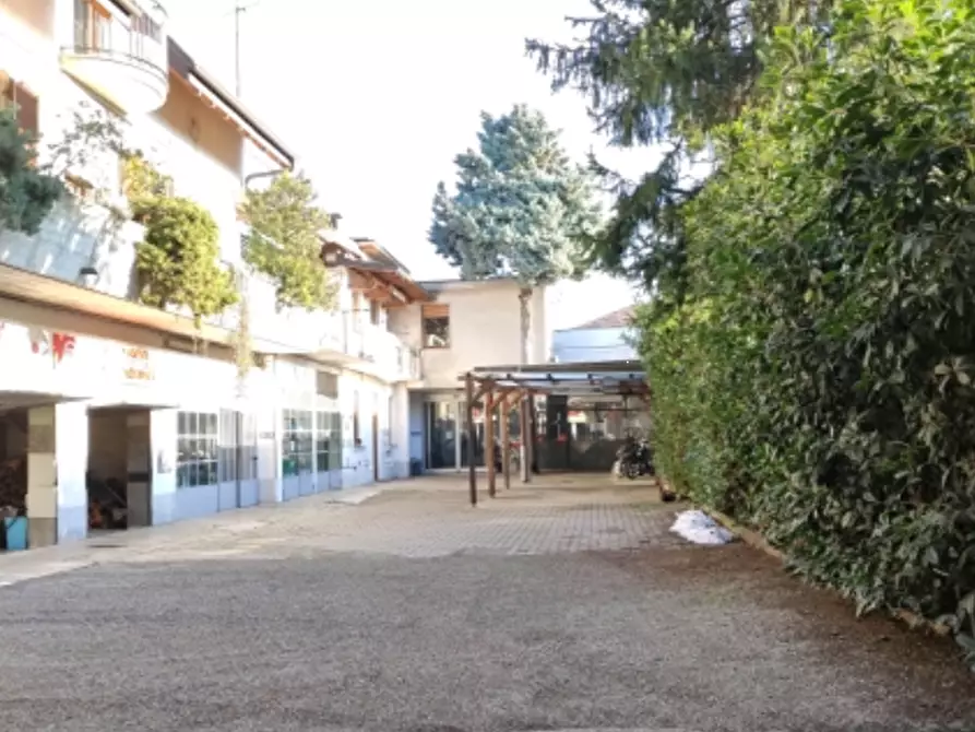 Immagine 4 di Magazzino in vendita  in Via Dante Alighieri a Desio
