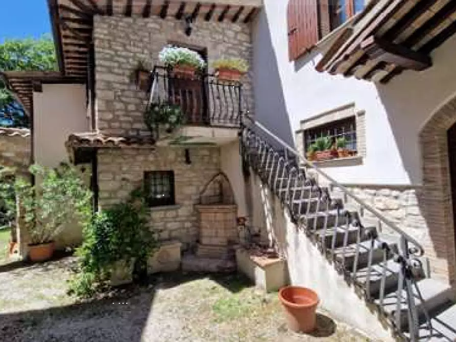 Immagine 2 di Villa in vendita  in Via della Rocchetta a Gualdo Tadino