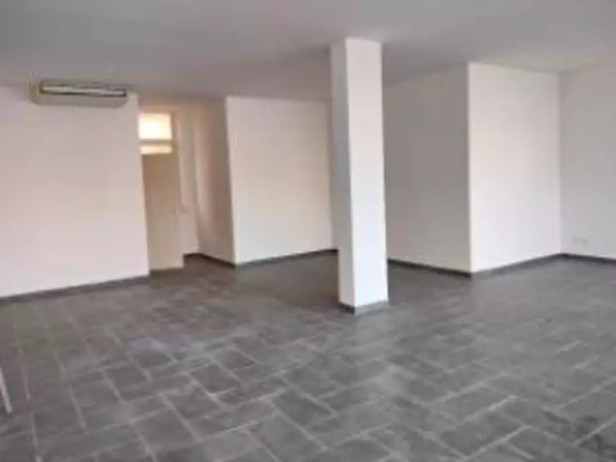 Immagine 11 di Negozio in vendita  in Via Siracusa a Porto Sant'elpidio