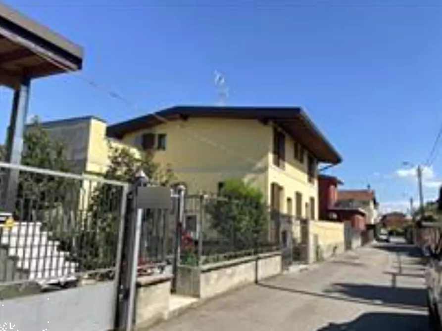 Immagine 12 di Appartamento in vendita  in Via Manzoni a Macherio