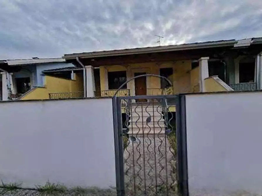 Immagine 2 di Villa in vendita  in Via Pietro Romani a Roma