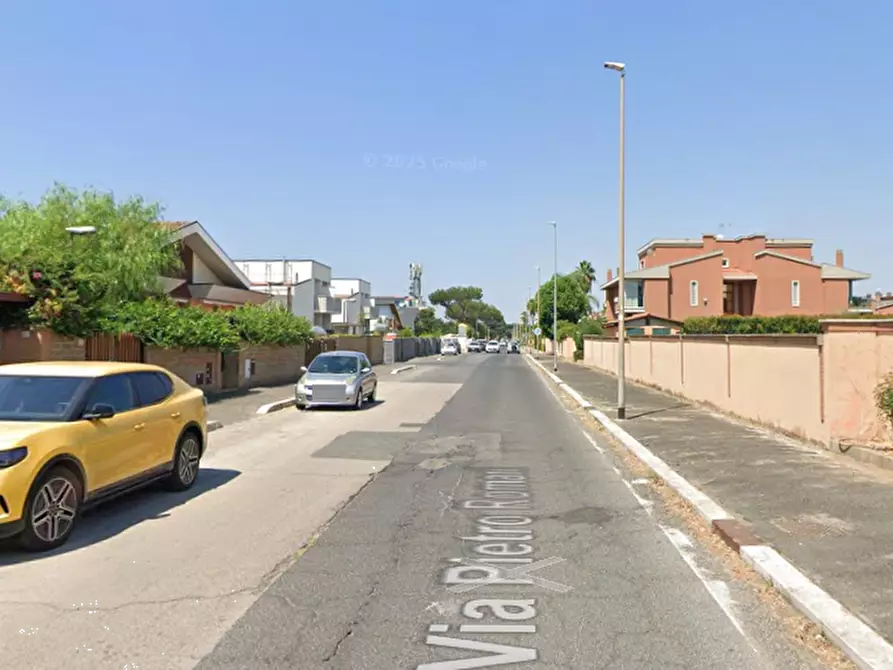 Immagine 3 di Villa in vendita  in Via Pietro Romani a Roma