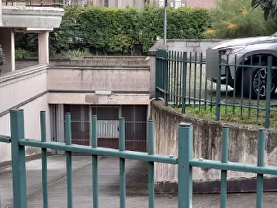 Immagine 1 di Garage in vendita  in Via J.F. Kennedy a Reggio Nell'emilia