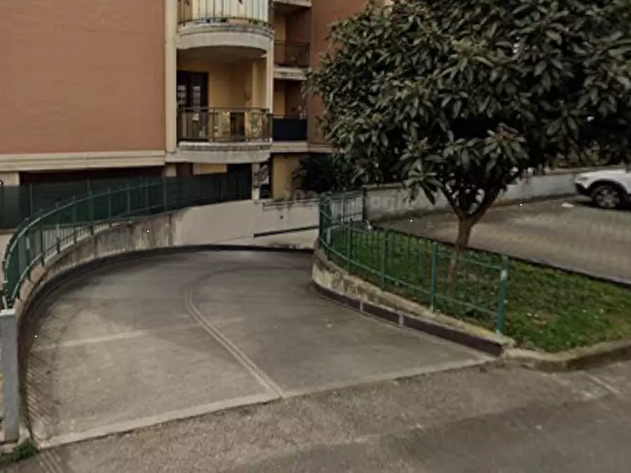 Immagine 3 di Garage in vendita  in Via J.F. Kennedy a Reggio Nell'emilia
