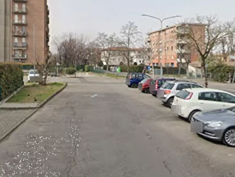 Immagine 5 di Garage in vendita  in Via J.F. Kennedy a Reggio Nell'emilia