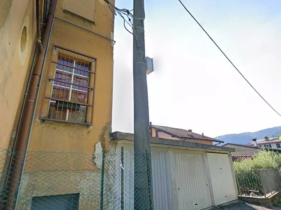 Immagine 11 di Appartamento in vendita  in  Via Brugora a Erba