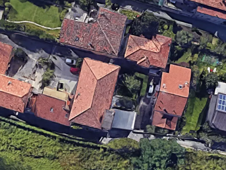 Immagine 13 di Appartamento in vendita  in  Via Brugora a Erba