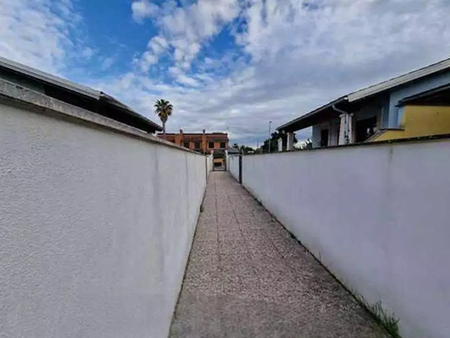 Immagine 4 di Villa in vendita  in Via Pietro Romani a Roma