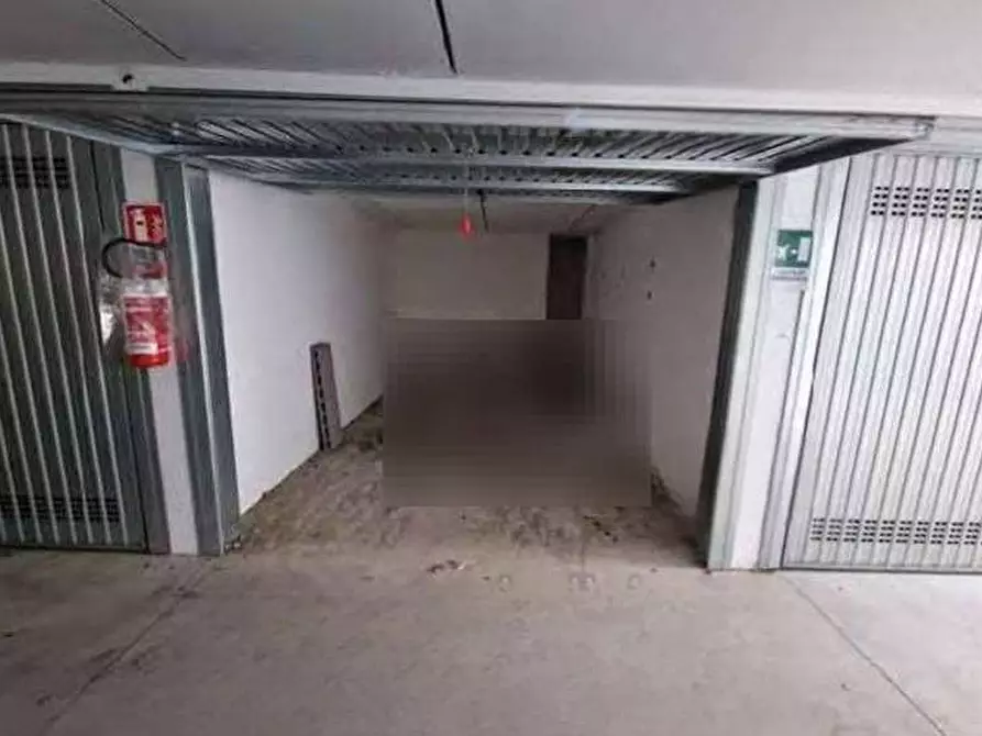 Immagine 2 di Garage in vendita  in Via Pietro Romani a Roma