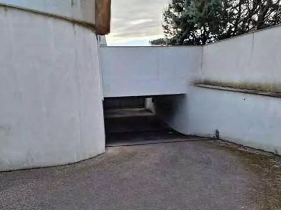 Immagine 3 di Garage in vendita  in Via Pietro Romani a Roma