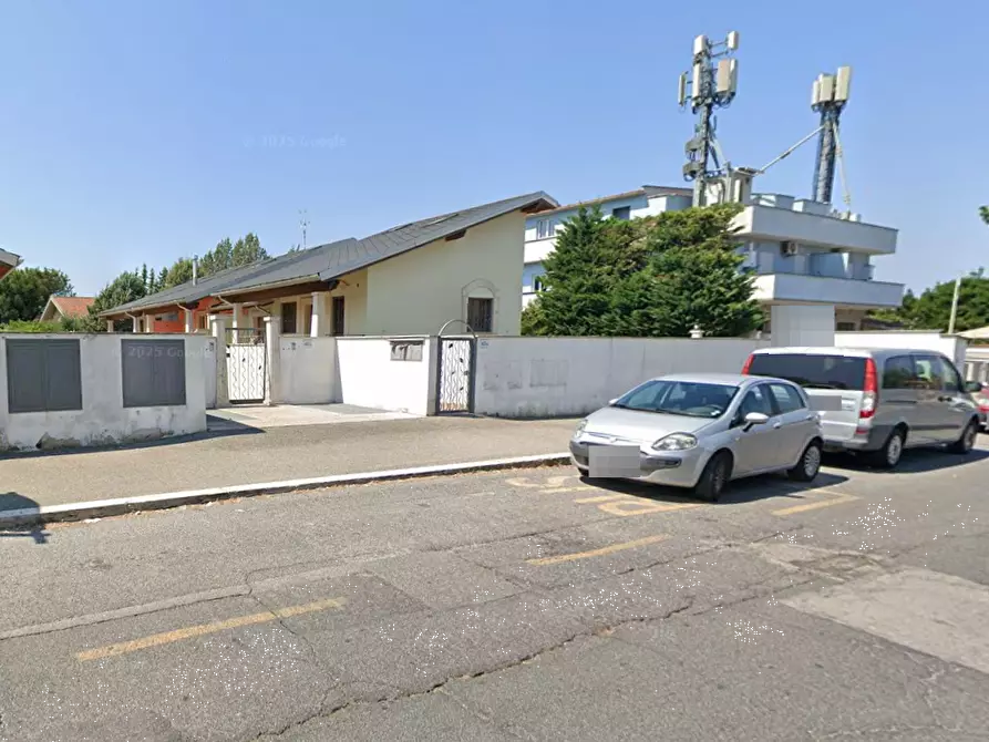 Immagine 5 di Garage in vendita  in Via Pietro Romani a Roma