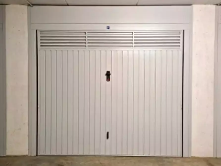 Immagine 2 di Garage in vendita  in Via Riviera Giacomo Matteotti a Badia Polesine